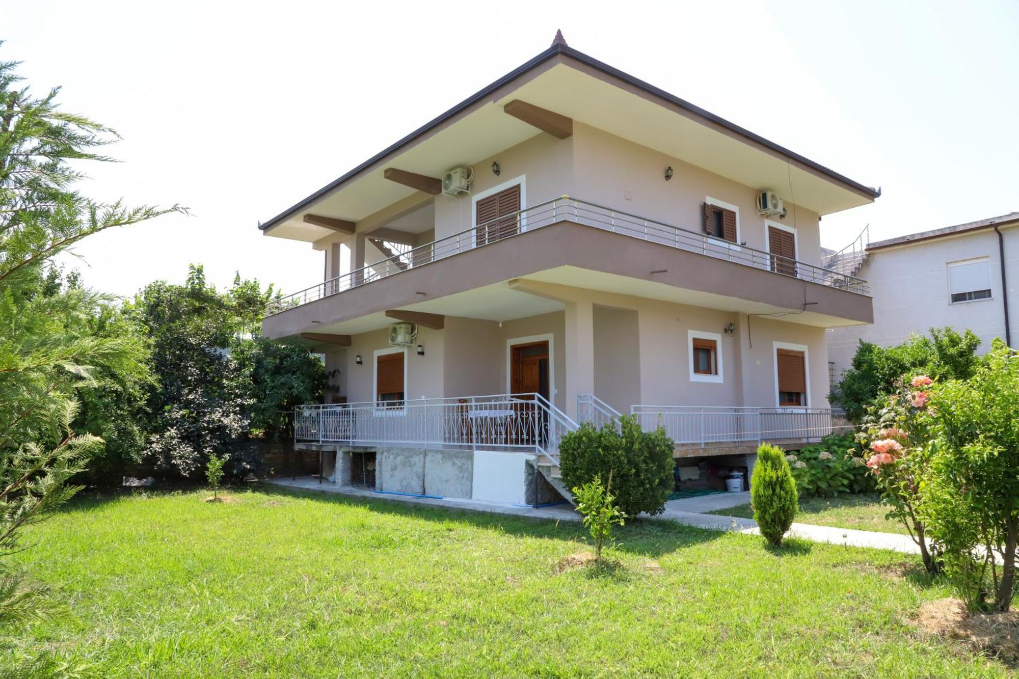 Villa Fjorentin بيرات المظهر الخارجي الصورة